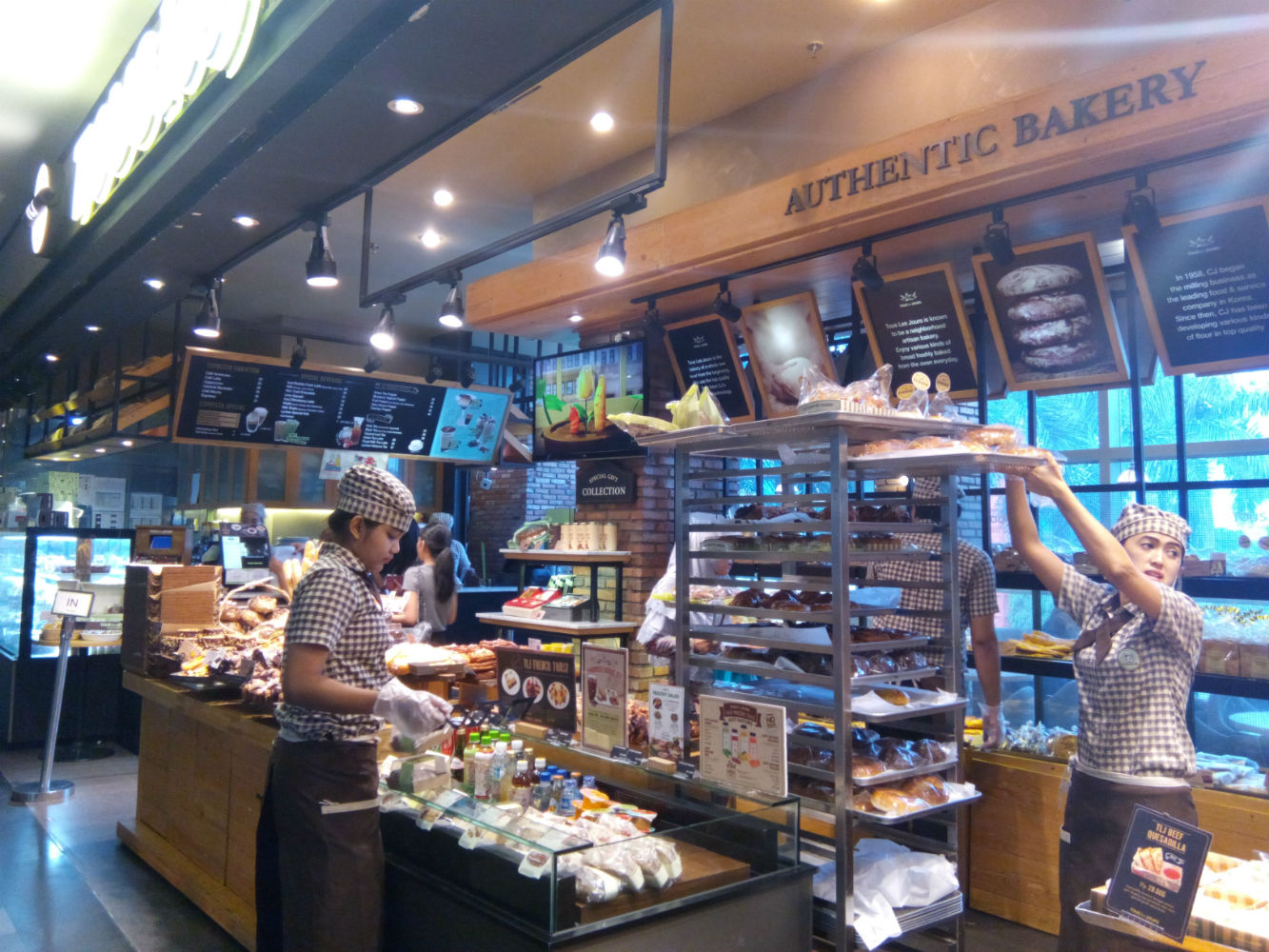 Salah satu toko roti yang ada di Street Gallery Pondok Indah Mall, Jakarta. (Foto: suara.com/Dinda Rachmawati)