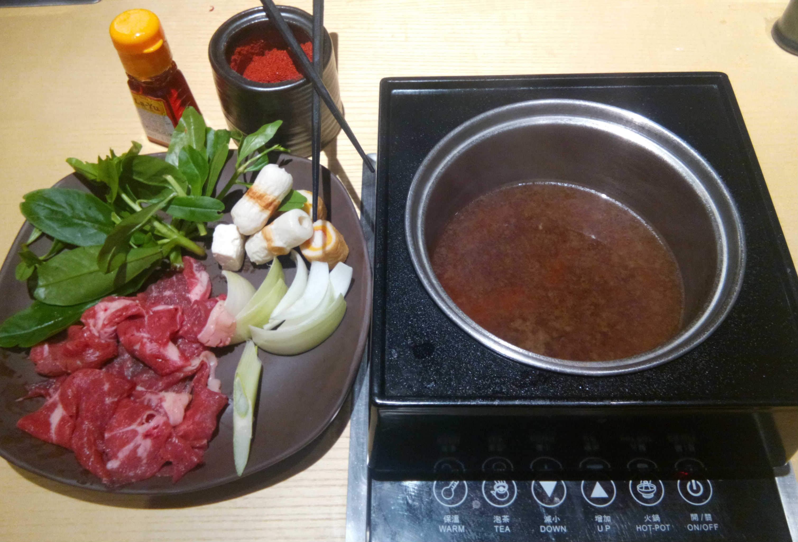 shabu-shabu dengan kuah Original konbu sup. (suara.com/Dinda Rachmawati)