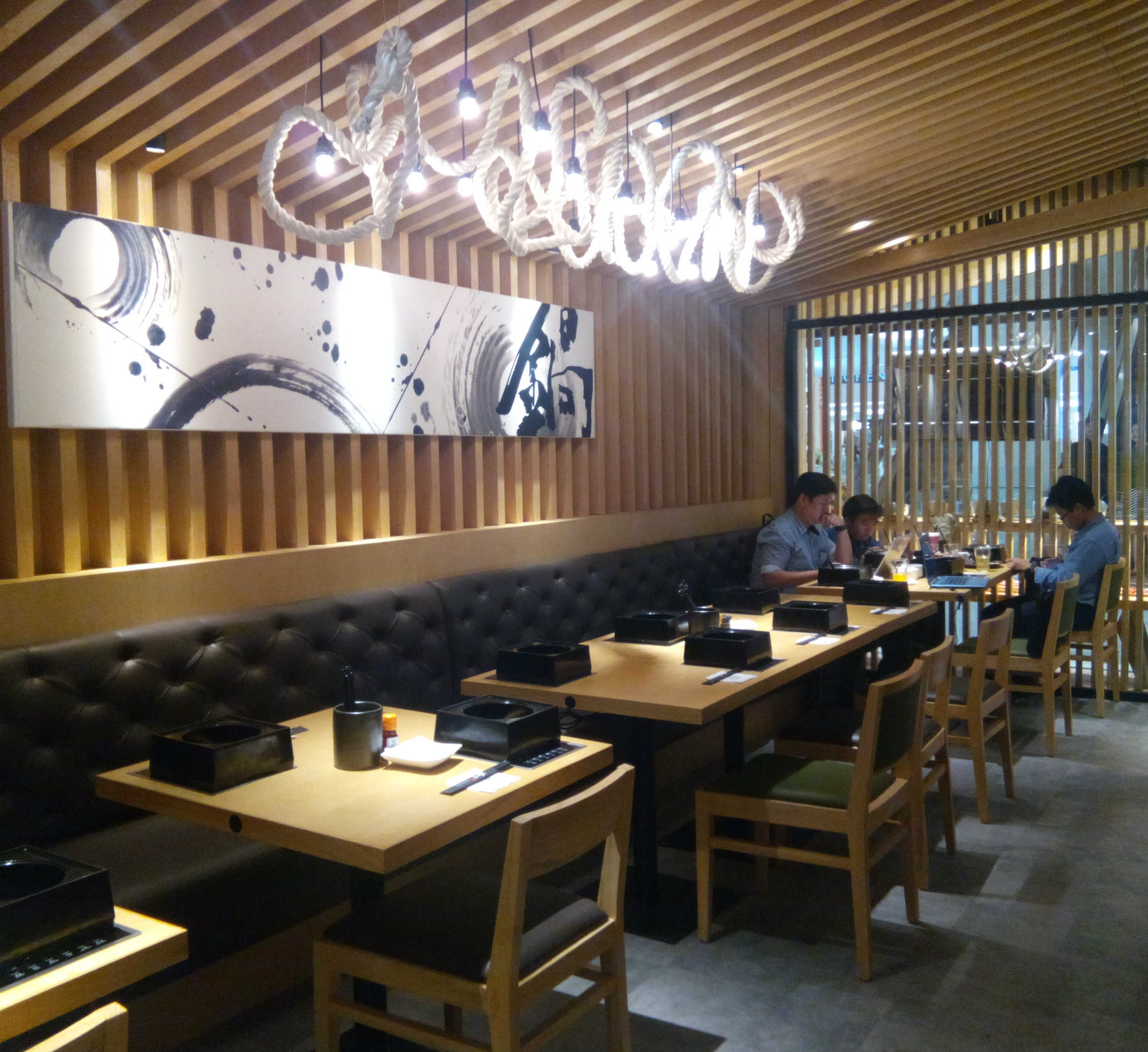 Interior kedai shabu-shabu Shaburi. (suara.com/Dinda Rachmawati)