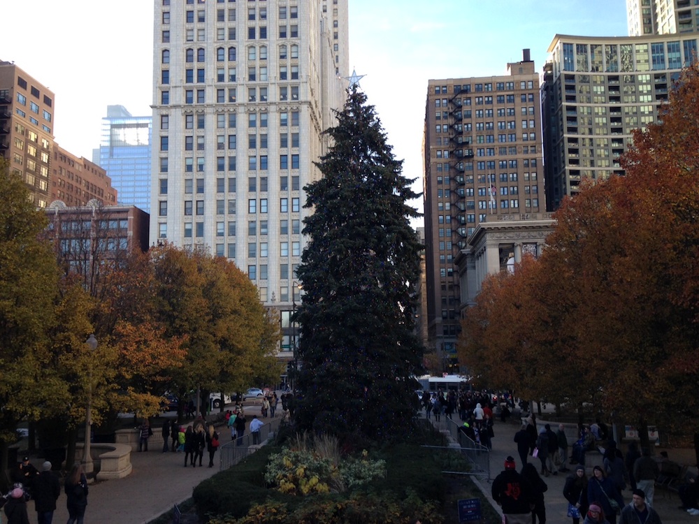 Pohon Natal di Millennium Park, Chicago. (Foto: Ally Marotti)