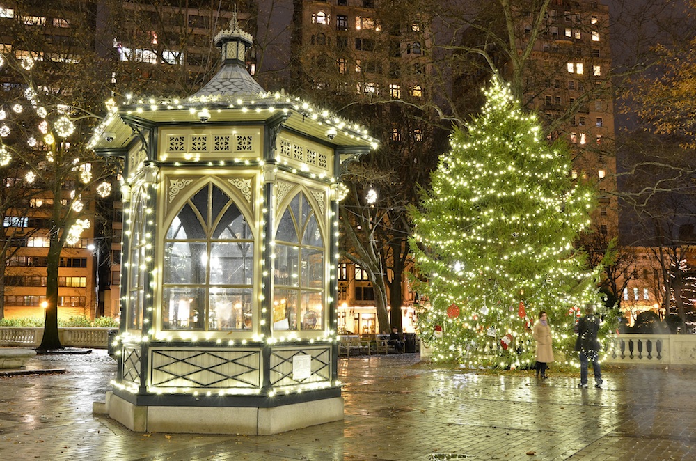 Pohon Natal di Rittenhouse Square. (Flickr-Marc Cappelletti