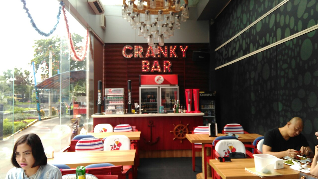 Interior Cranky Crab yang cozy. (suara.com/Firsta Nodia)