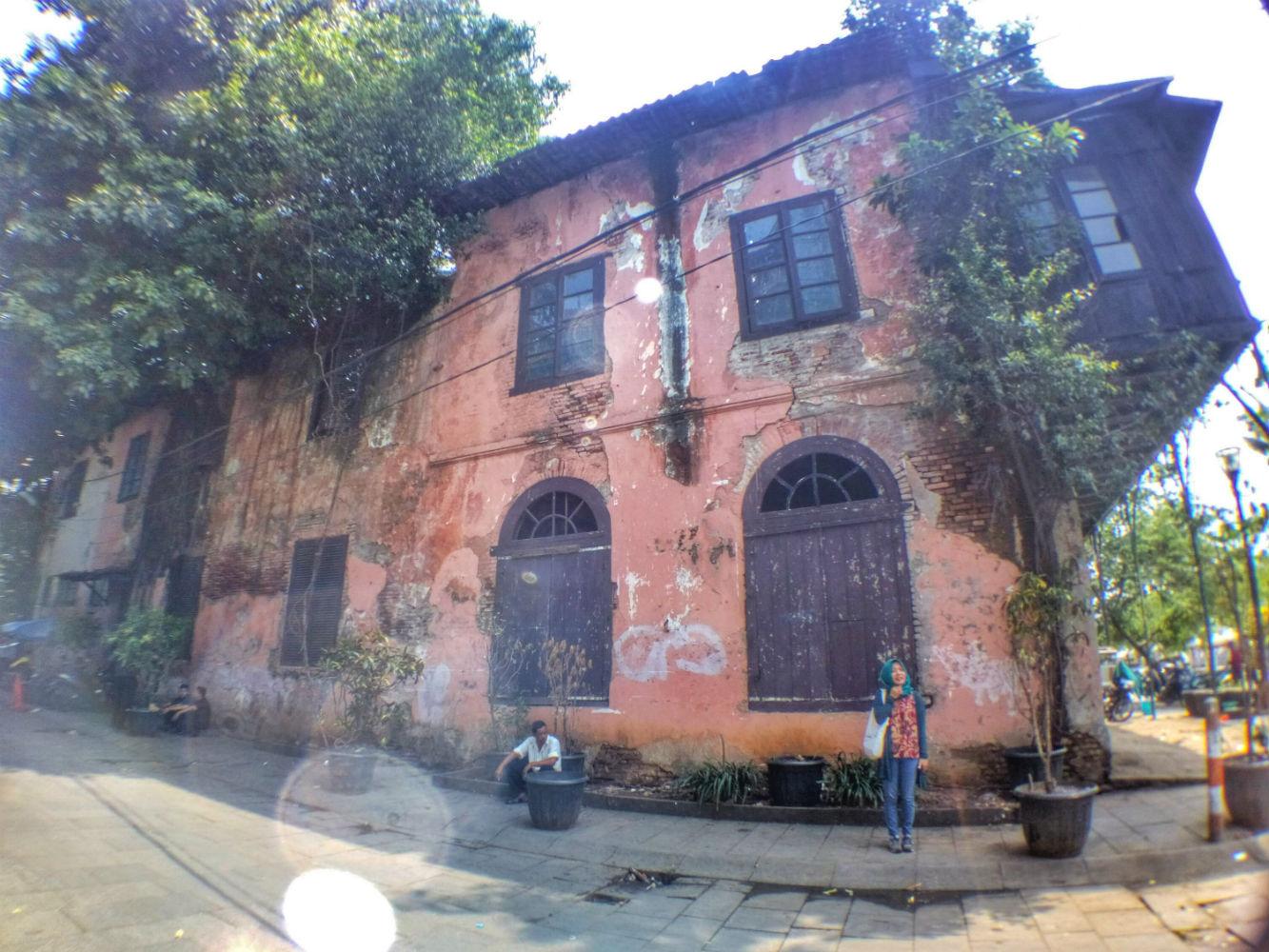 Rumah Akar yang berada di Kawasan Kota Tua, Jakarta Barat. (Suara.com/Dinda Rachmawati)