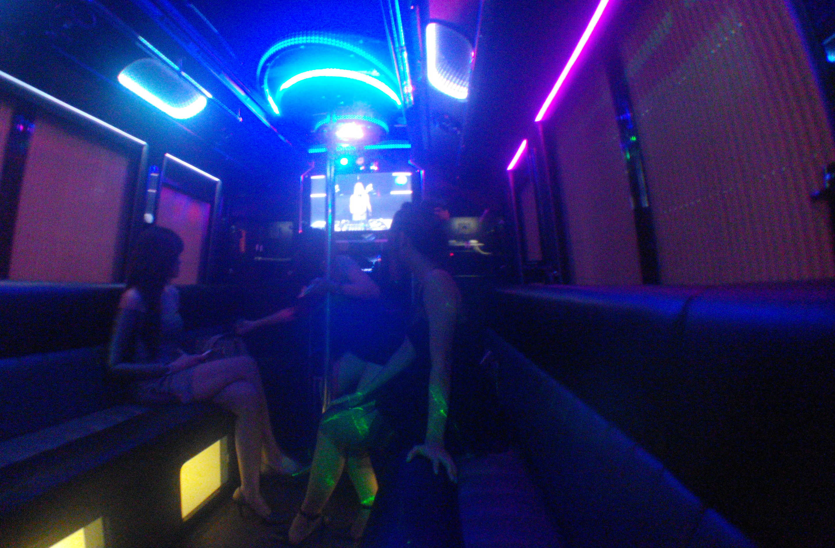 Interior VIP Party Bus. (suara.com/Dinda Rachmawati)