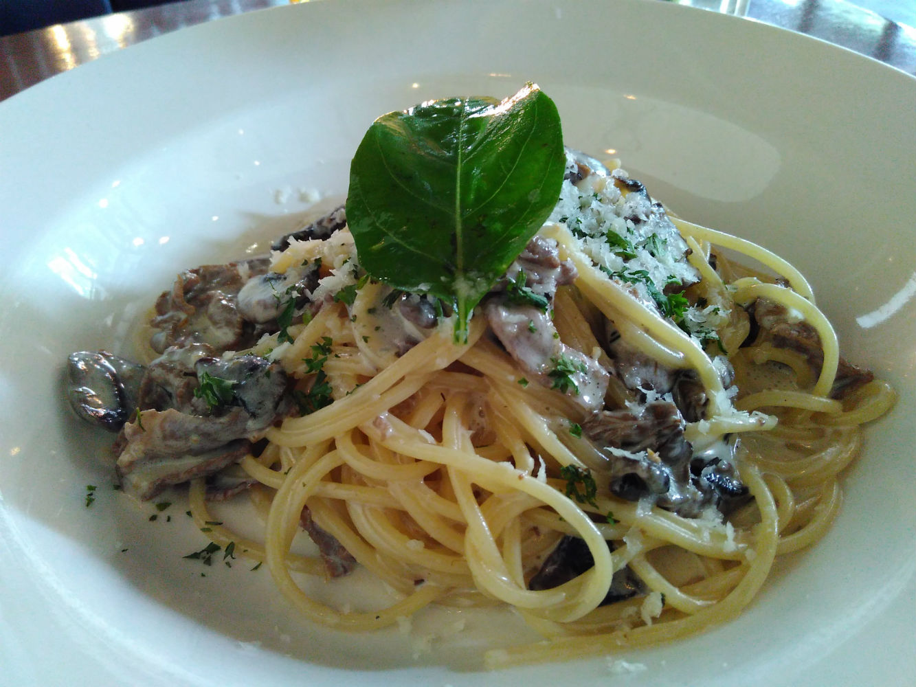 Mushroom marinade with spaghetti, salah satu menu untuk makan siang. (Suara.com/Dinda Rachmawati)