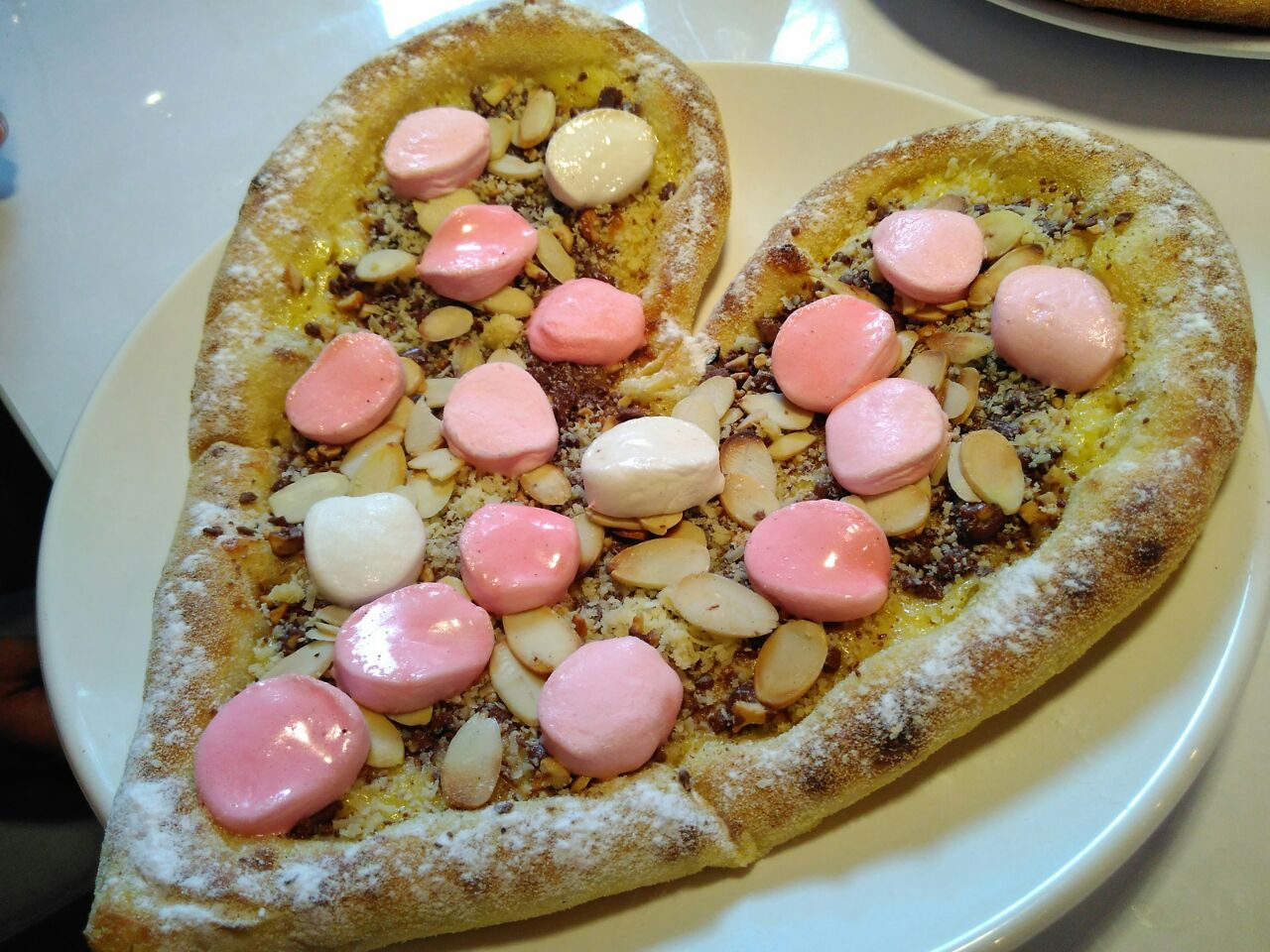 Sweet pizza dari Pizza Nagih. (suara.com/Dinda Rachmawati)