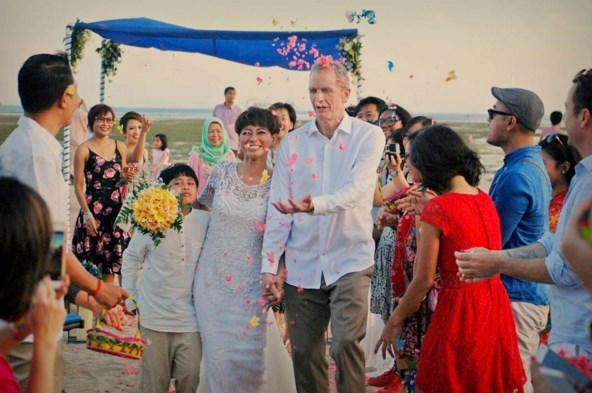 Riyanni Djangkaru Menikah Lagi Dengan Lelaki Bule Di Bali