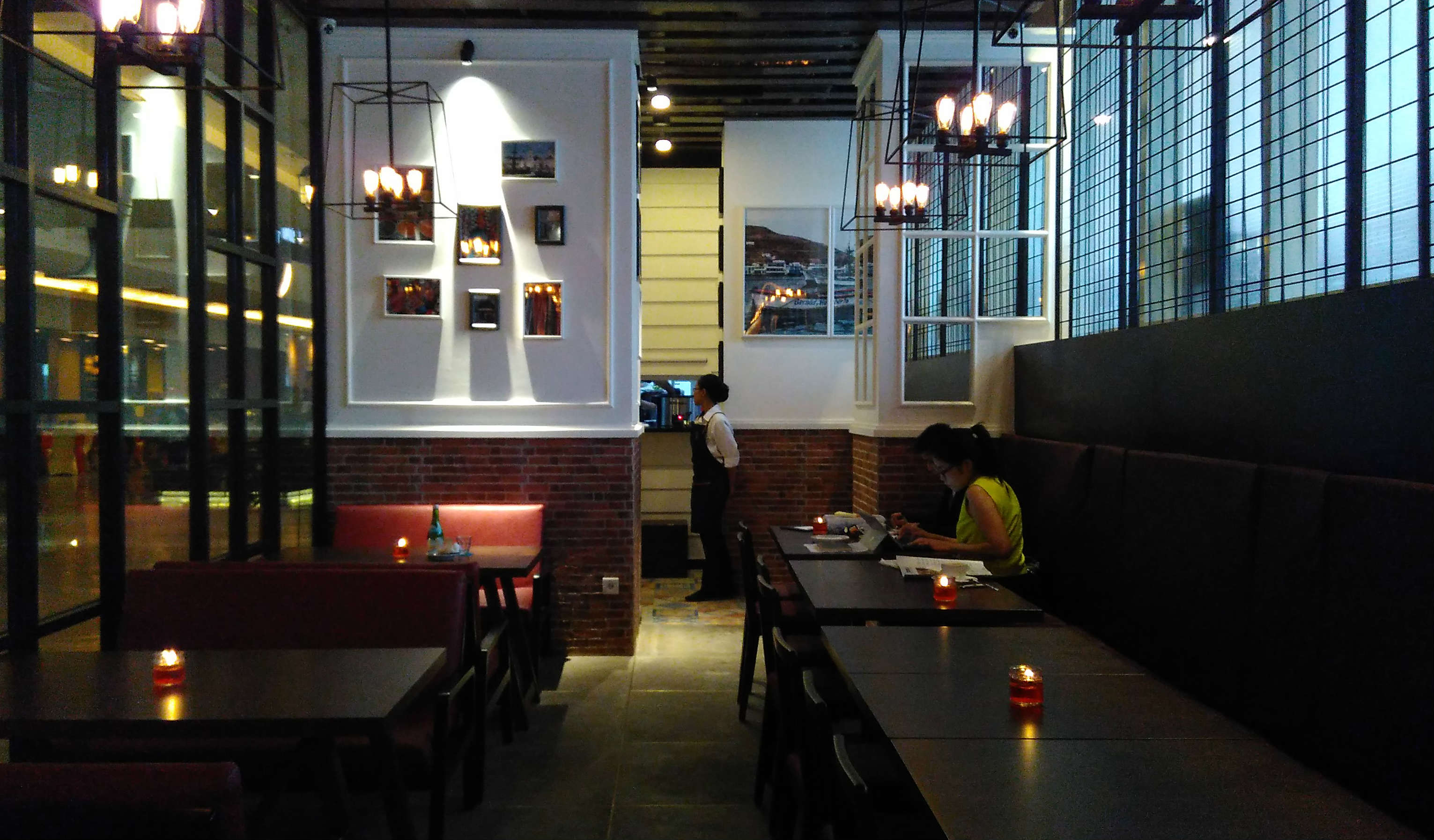 Interior restoran Pavela. (suara.com/Dinda Rachmawati)