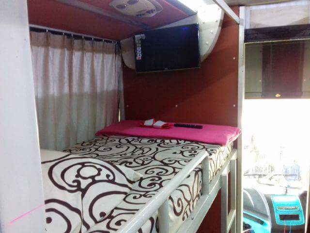 Di Brilian Bus ada tempat tidur, TV, AC, loker sepatu dan penumpang pun mendapat makan dan minum gratis. (Dok. Bismania Community)