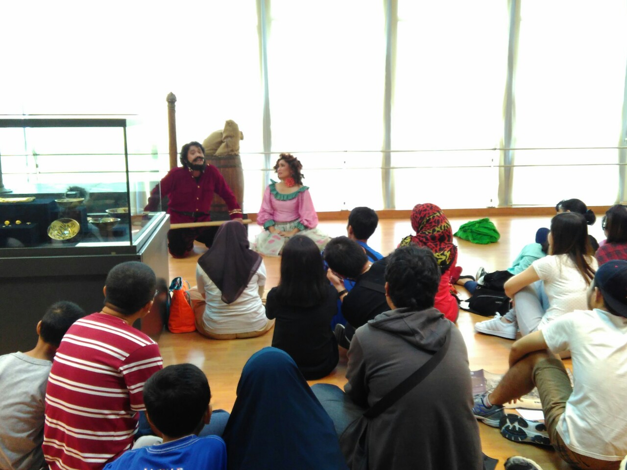 Program 'Akhir Pekan @Museum Nasional' tak pernah sepi pengunjung karena ada banyak acara menarik seperti eksplorasi koleksi museum, mendongeng, belajar membatik dan tari tradisional. (Suara.com/Firsta Nodia)