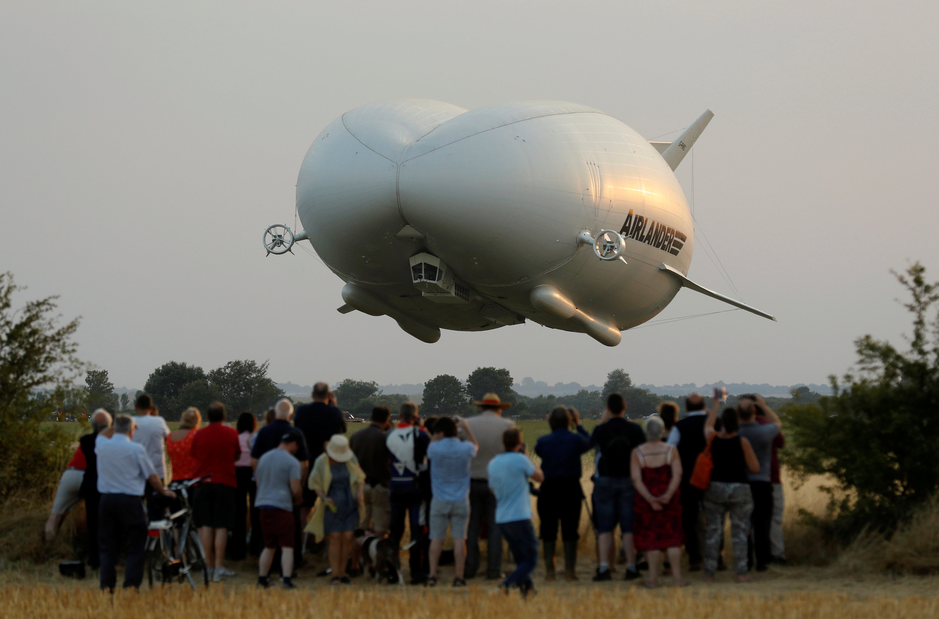 Самые большие моменты. Дирижабль Airlander. Airlander 10. Airlander 10 крушение. Самый большой дирижабль в мире.