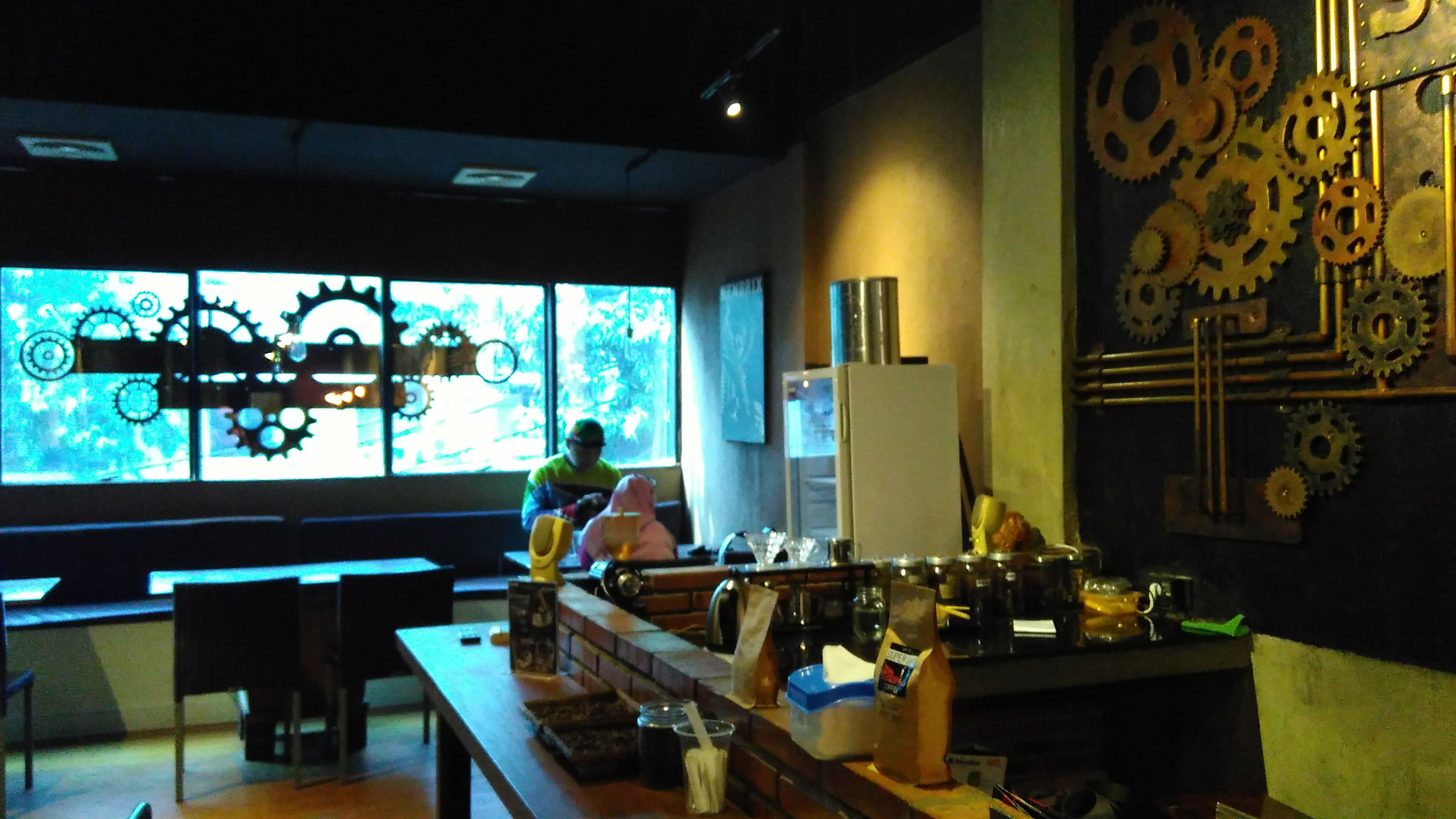 Interior ruangan Super Gayo Coffee. (Suara.com/Dinda Rachmawati)