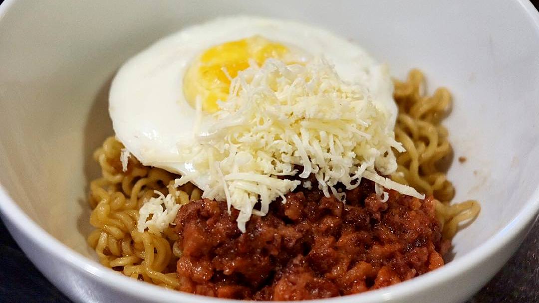 Indomie komplit di Nocturnal Cafe