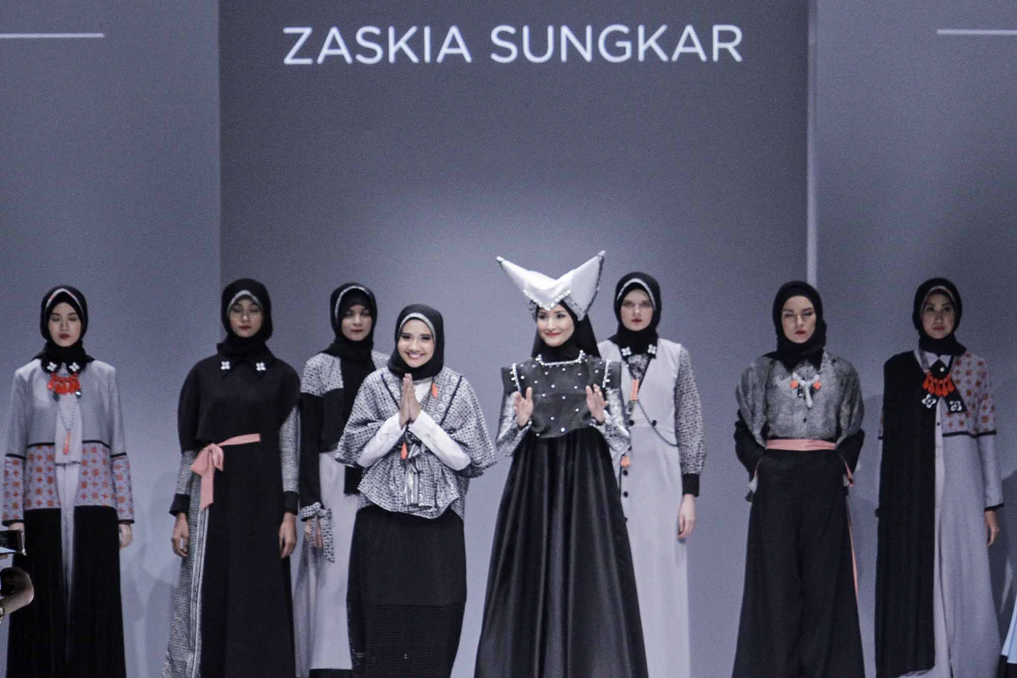 Koleksi Zaskia Sungkar di JFW 2017