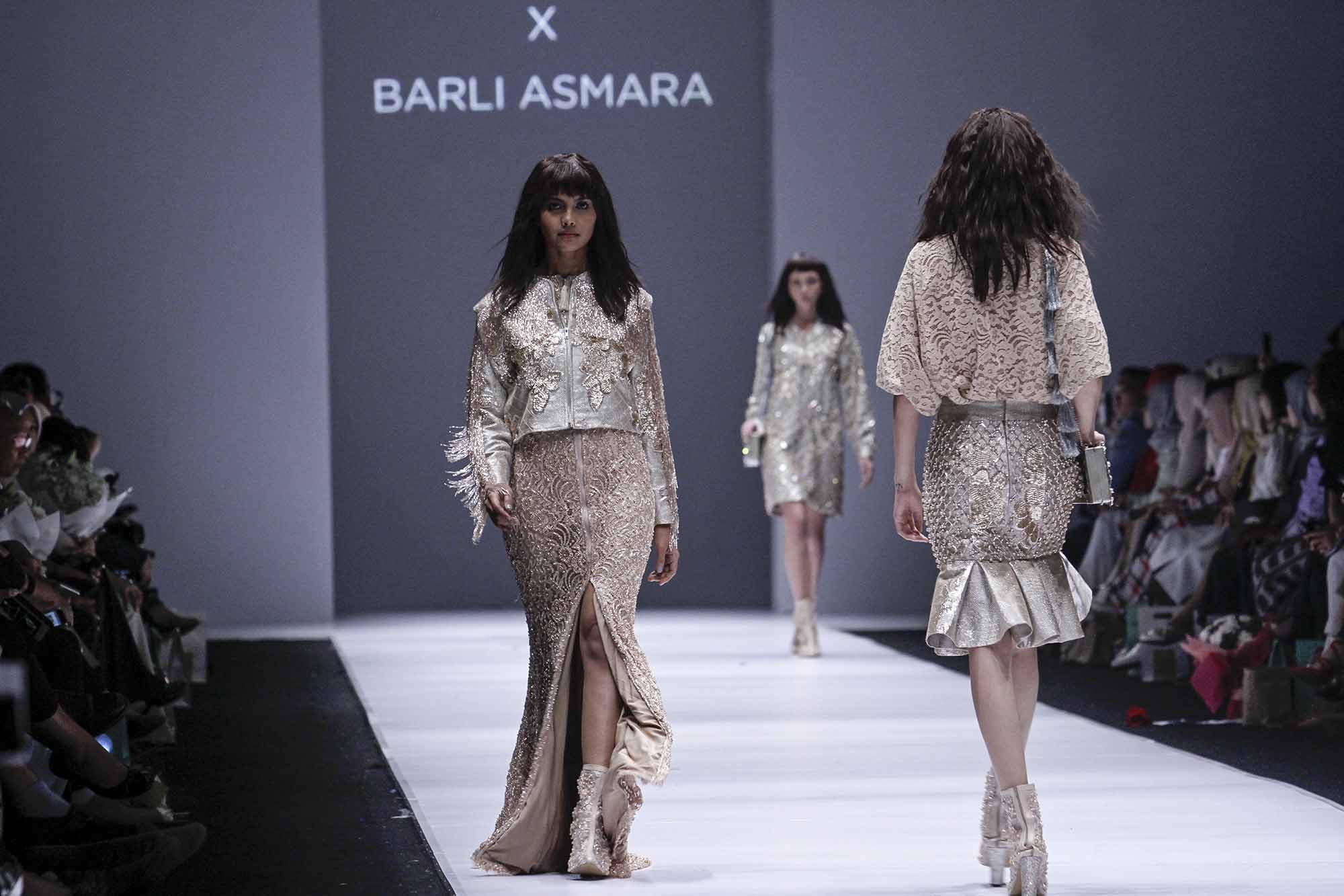 Koleksi Barli Asmara di JFW 2017