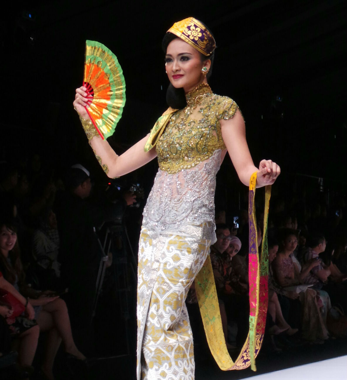 Koleksi 'Jangi Janger' rancangan Anne Avantie yang dipamerkan di JFW 2017 terinspirasi dari keindahan seni dan budaya Bali. (Suara.com/Dinda Rachmawati)