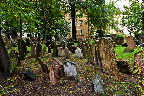 Old Jewish Cemetery, Praha. (Shutterstock)