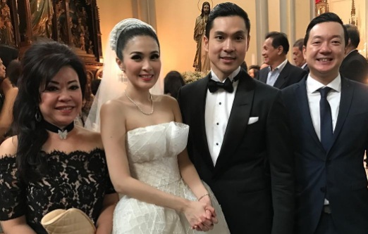 Foto foto Cantik Sandra Dewi saat Kenakan Gaun  Pernikahan