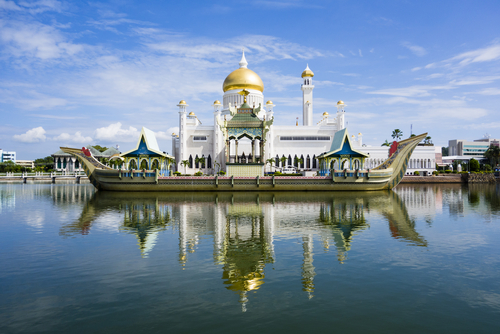 Masjid Sultan Omar Ali Saifuddin di Bandar Seri Begawan. (Shutterstock)