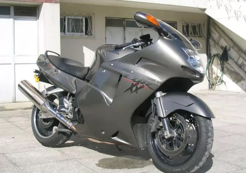 Honda CBR1100XX super Blackbird. [The Mysterious World]