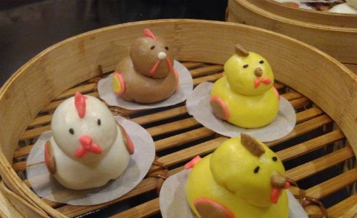 Menyambut Tahun Baru Imlek, beragam bakpao lucu berbentuk ayam siap memanjakan lidah pengunjung Din Tai Fung. (Suara.com/Dinda Rachmawati)