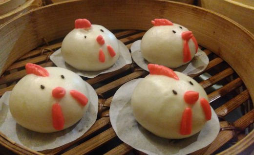 Menyambut Tahun Baru Imlek, beragam bakpao lucu berbentuk ayam siap memanjakan lidah pengunjung Din Tai Fung. (Suara.com/Dinda Rachmawati)