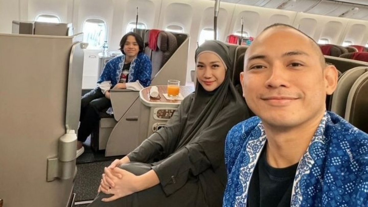 Potret BCL Pakai Seragam Umrah Curi Perhatian, Bikin Warganet Adem Melihatnya