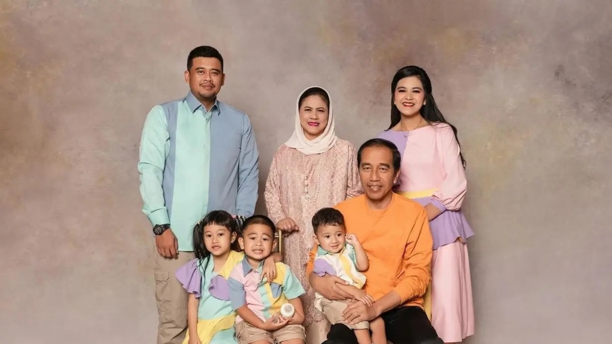 Presiden Jokowi Lakukan Sesi Foto Keluarga, Gaya Bos Nahyan Lagi-Lagi Curi Perhatian