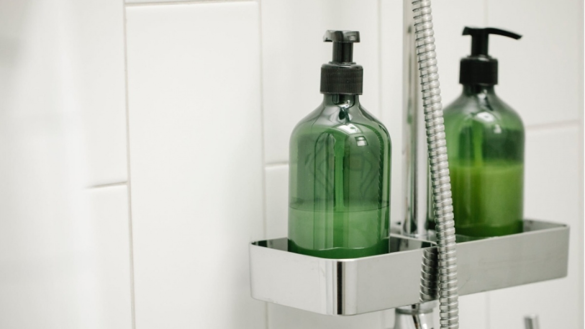 Punya Masalah Jerawat di Punggung? Ini 5 Rekomendasi Body Wash dengan Kandungan Salicylic Acid