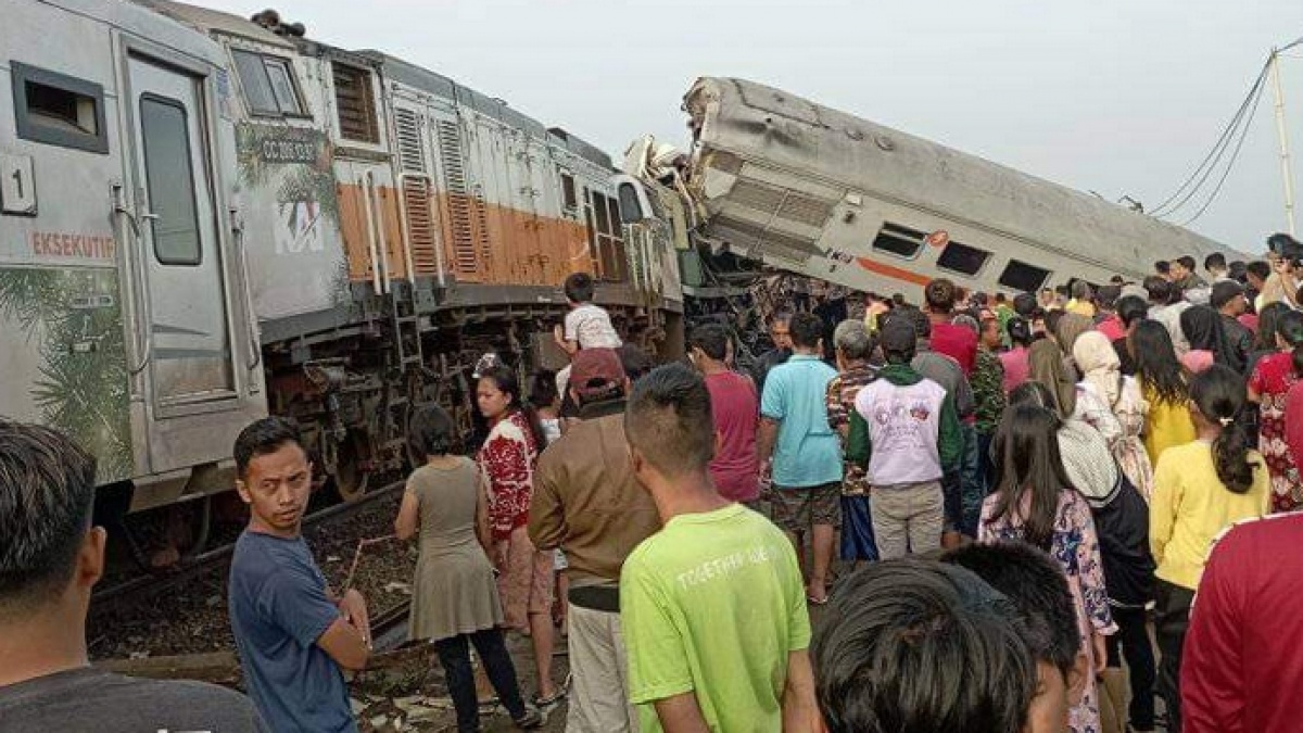 Sejarah Kereta Api Turangga: Hari Ini Tabrakan Dengan Commuter Line Bandung Raya