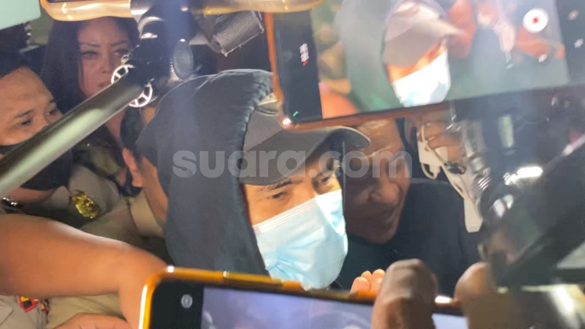 Aksi Penangkapan Saipul Jamil Bikin Netizen Geram, Gaya Aparat Disamakan dengan Preman