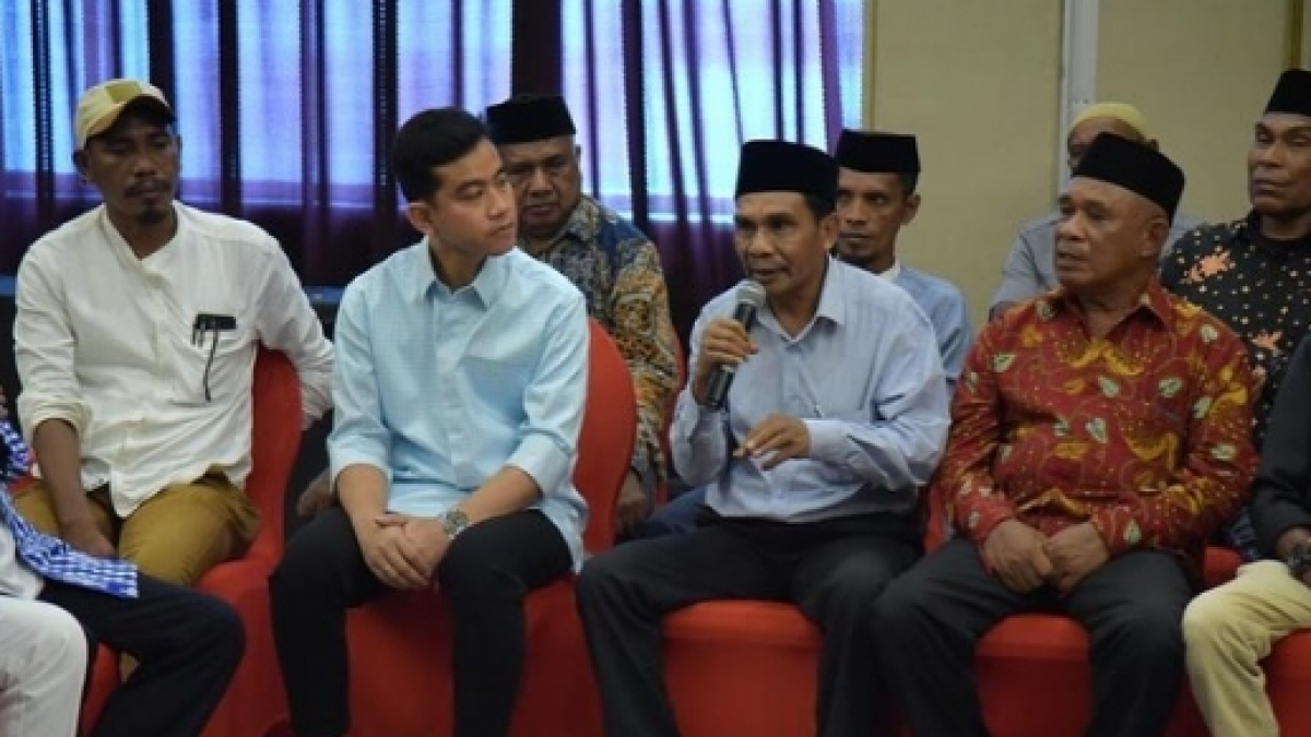Usai Bertemu Raja-raja Maluku, Gibran Terbang ke Bali Nonton Dewa dan Konsolidasi Relawan