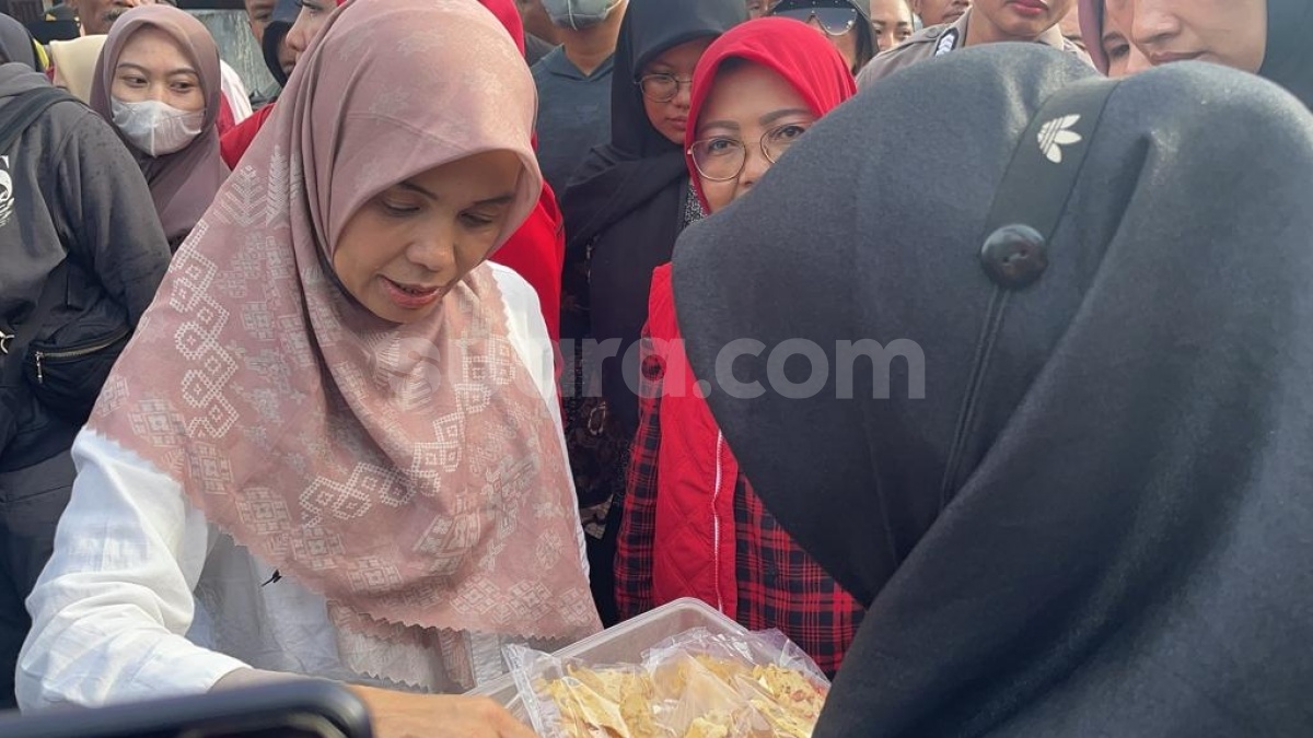 Hari Ketiga Safari Di Lampung, Istri Ganjar Dikejar-kejar Pedagang Pasar: Bu, Beli Bu