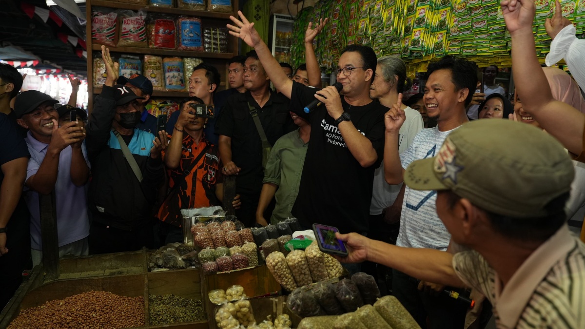 Di Pasar Segiri Kaltim, Anies Janji Bansos Tak Dihentikan Tapi Justru Ditambah