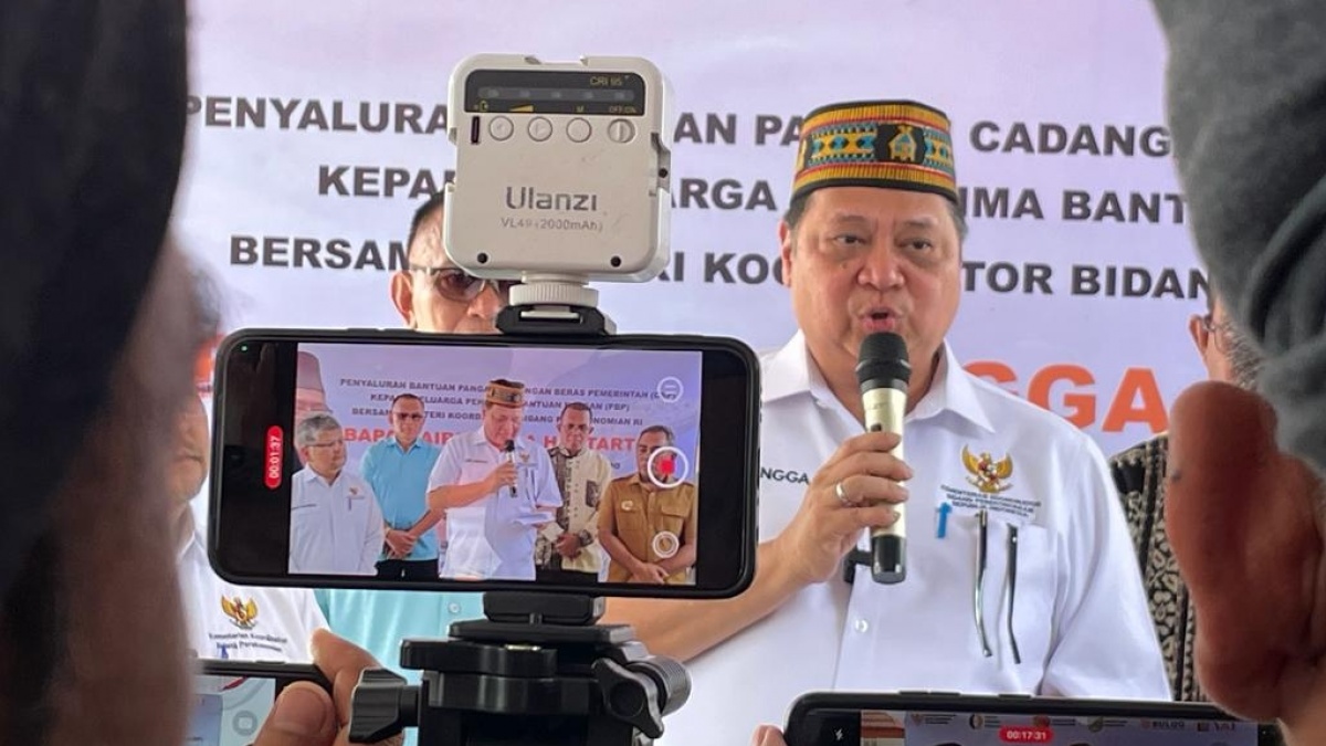 Hasto Sebut Satu atau Dua Putaran Pilpres Tergantung Rakyat, Ketum Golkar: Makanya Harus Sering Disapa