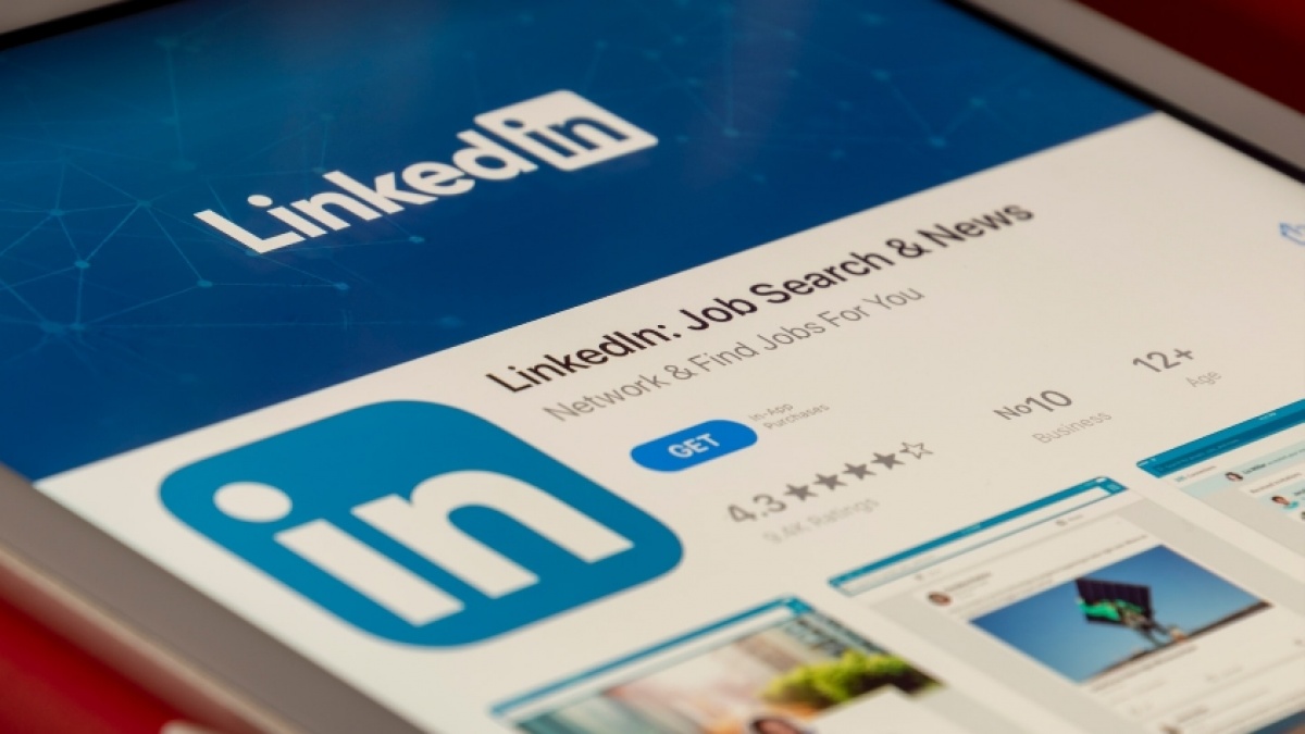 Cara Main Game di LinkedIn