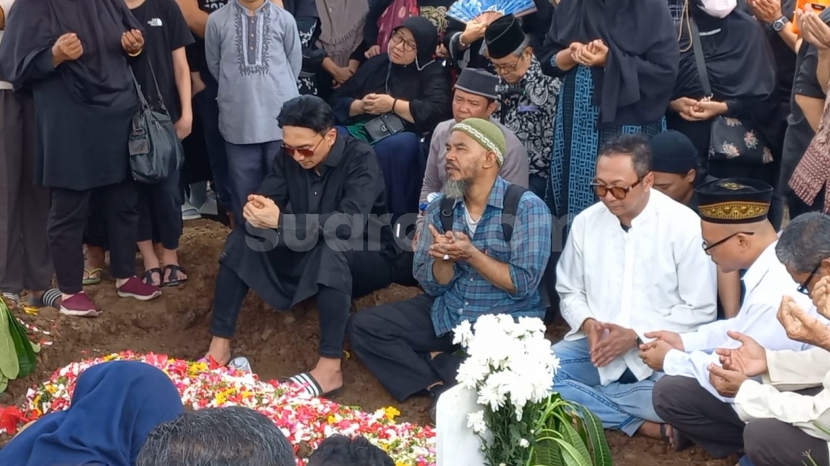 Dua Kali Ditolak RS, Kronologi Ayah Anji Mendadak Jatuh Stroke saat Belikan Istri Makanan