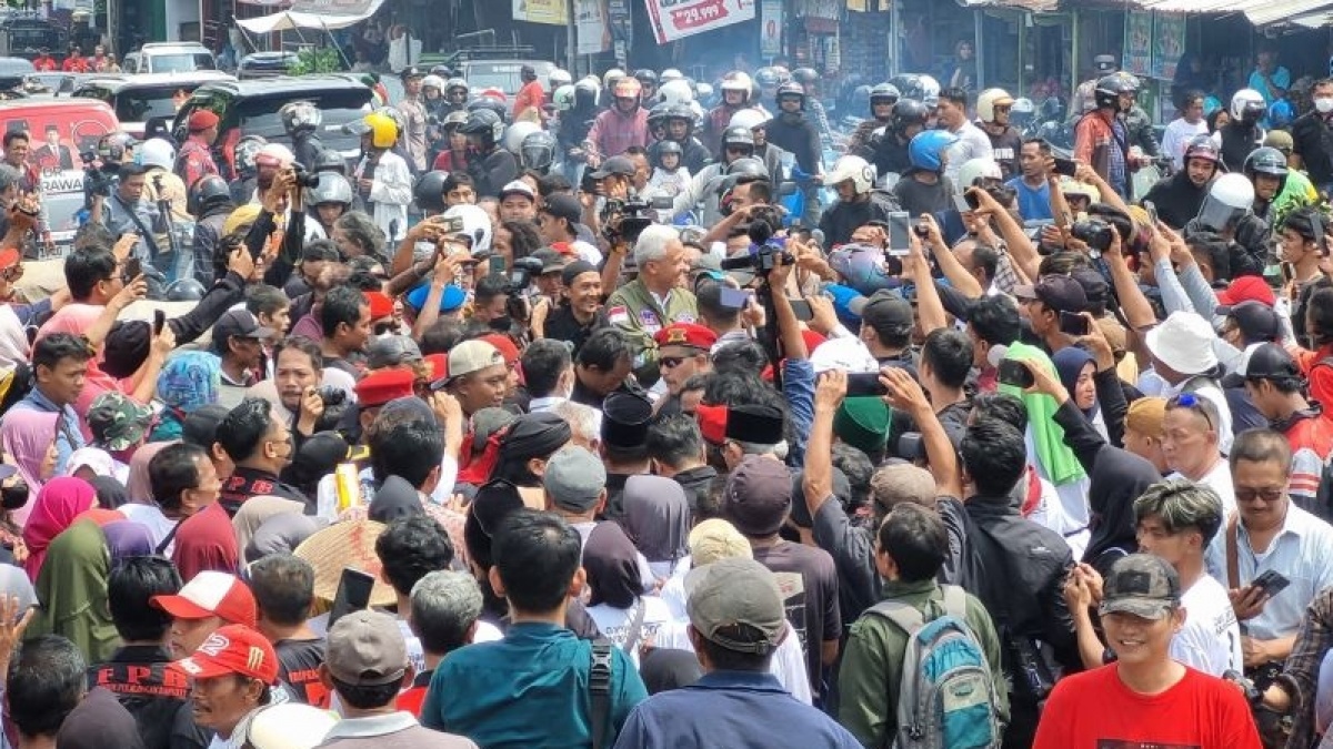 Blusukan ke Pasar Induk Kajen Pekalongan, Ganjar Pranowo Diteriaki Presiden