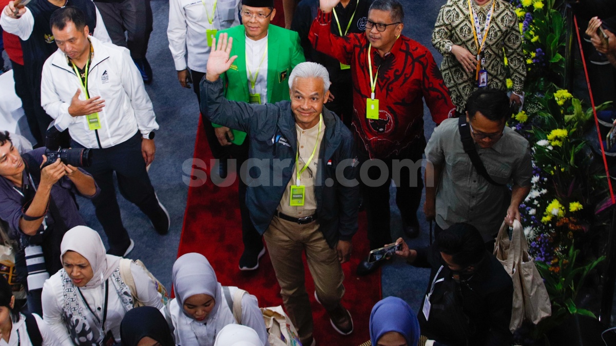 Telah Makan Korban, Ganjar Pranowo Dukung Bendera Partai Hingga Spanduk Caleg Ditertibkan