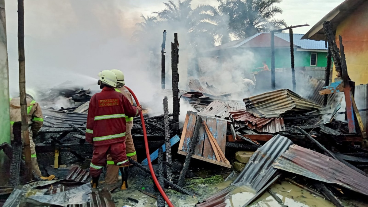 Kebakaran Dahsyat di Jalan Ampera Pademangan, 10 Rumah Petak Ludes, Kerugian Ditaksir Rp 485 Juta