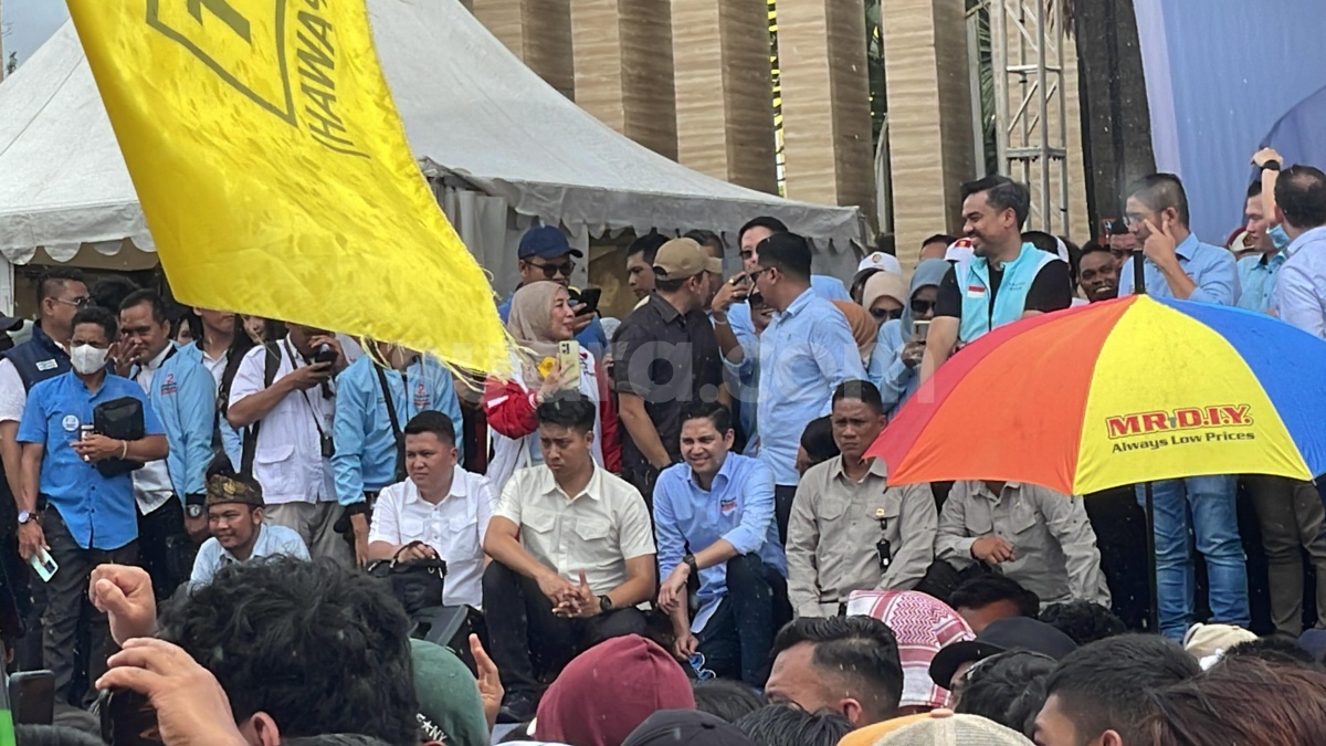 Gaya Budisatrio Djiwandono Saat Dengar Kampanye Prabowo di Kalbar Curi Perhatian