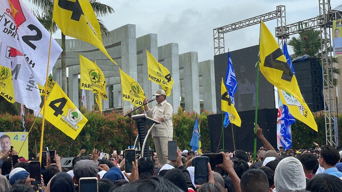 Bertanya ke Pendukungnya di Pontianak, Prabowo: Lebih Penting Makan atau Internet?