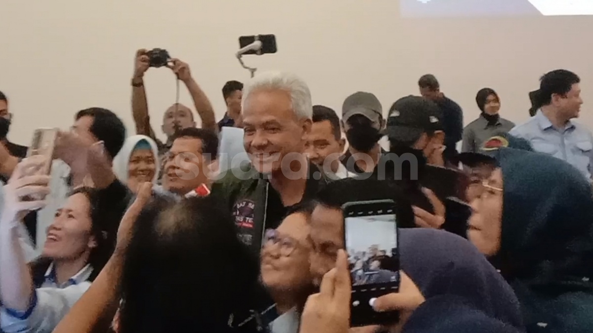 Siang Dikunjungi Gibran, Ganjar Pranowo Malam-malam Datangi PT Sritex Sukoharjo, Ogah Kalah?