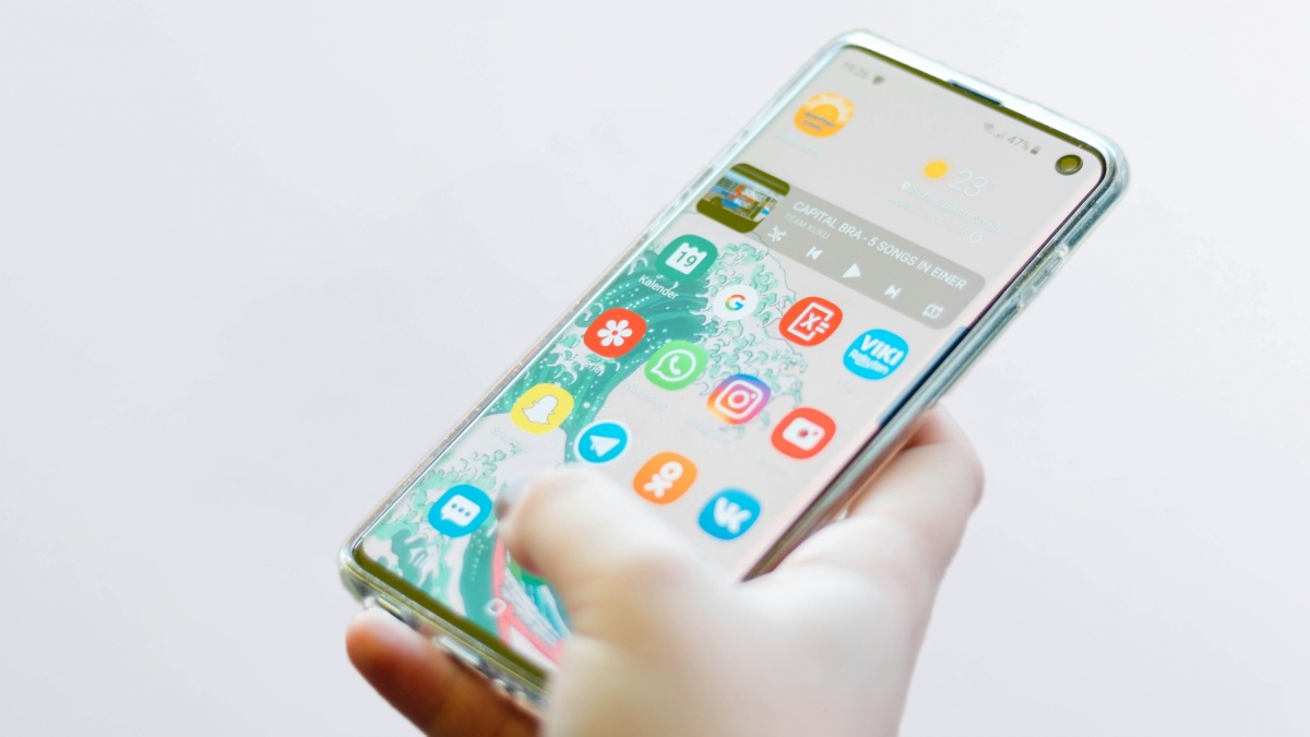 Daftar HP dengan Layar Terbaik di 2024, Ada yang Melampaui Samsung?