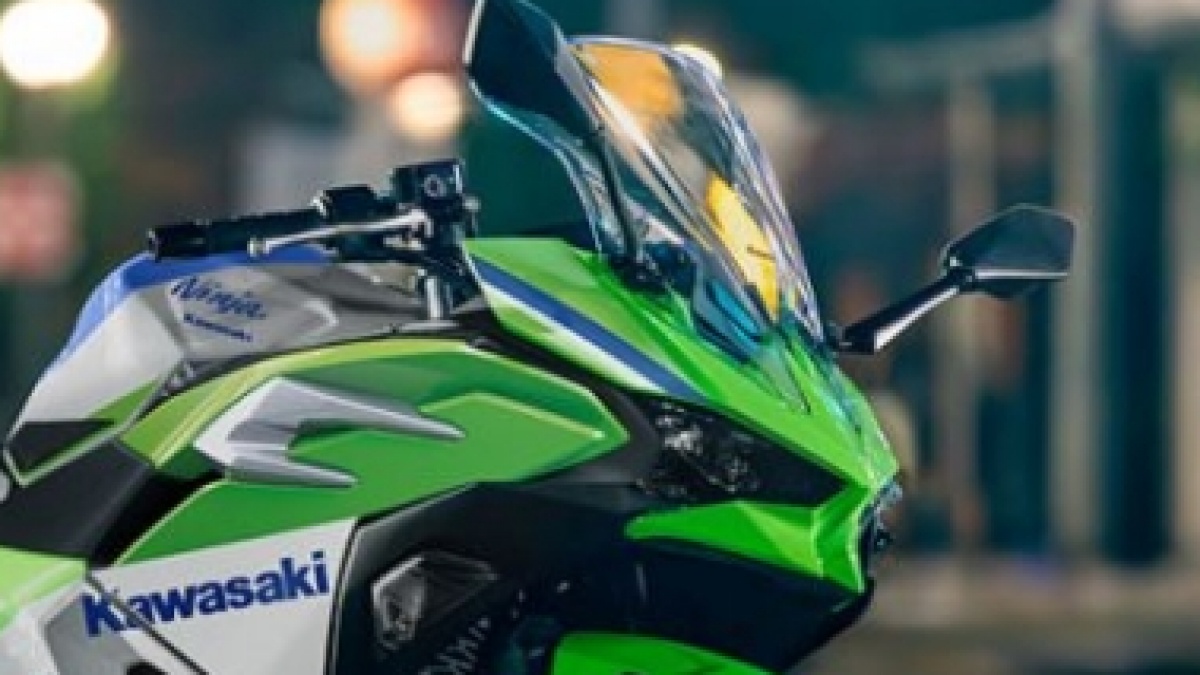Rayakan Ulang Tahun, Kawasaki Hadirkan Motor dengan Model Spesial