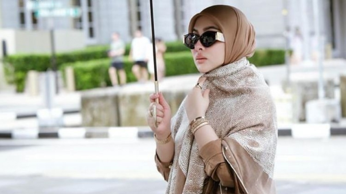 Syahrini Pamer Kalung Seharga Rp1,2 M, Haters Kepanasan Tuding Istri Reino Barack Pakai Barang Palsu