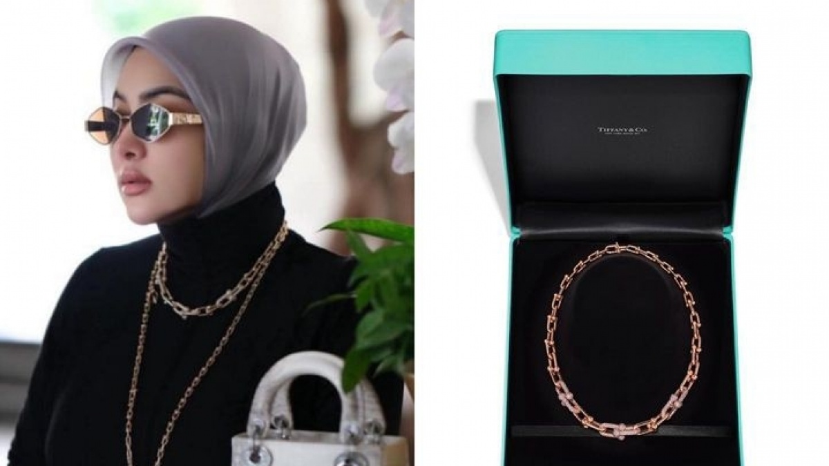 Penampakan Kalung Rp1,2 Miliar Milik Syahrini, Panjangnya Melebihi Hijab