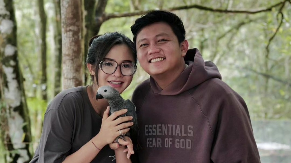 Nekat Injak Kursi Pelaminan, Perilaku Denny Caknan Jadi Omongan di Resepsi Nikahan Teman