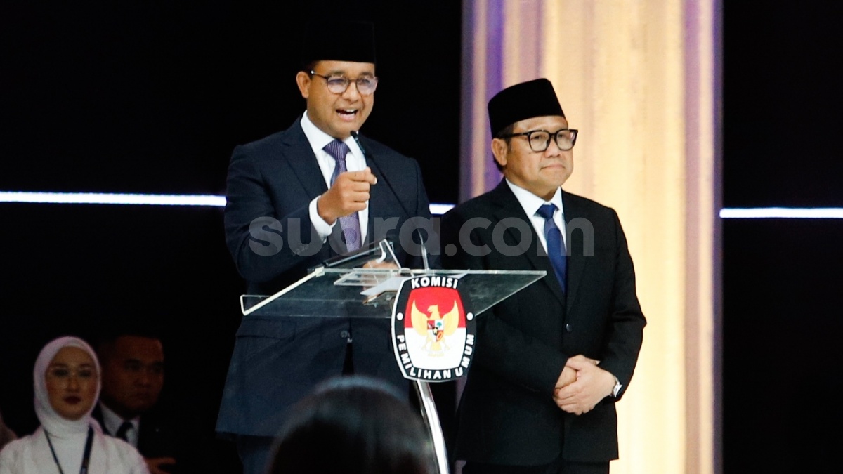 Momen Cak Imin Komat-kamit Khusyuk Doa saat Anies Bersiap Ikuti Debat Capres