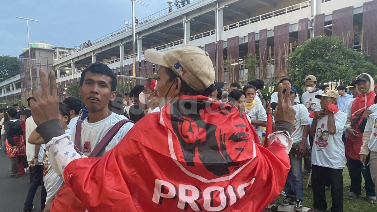 Beda Dari Debat Sebelumnya, Relawan Tiga Paslon Menyemut Di Luar Kompleks JCC